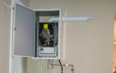 Επίτοιχος λέβητας με φιάλες και ερμάριο